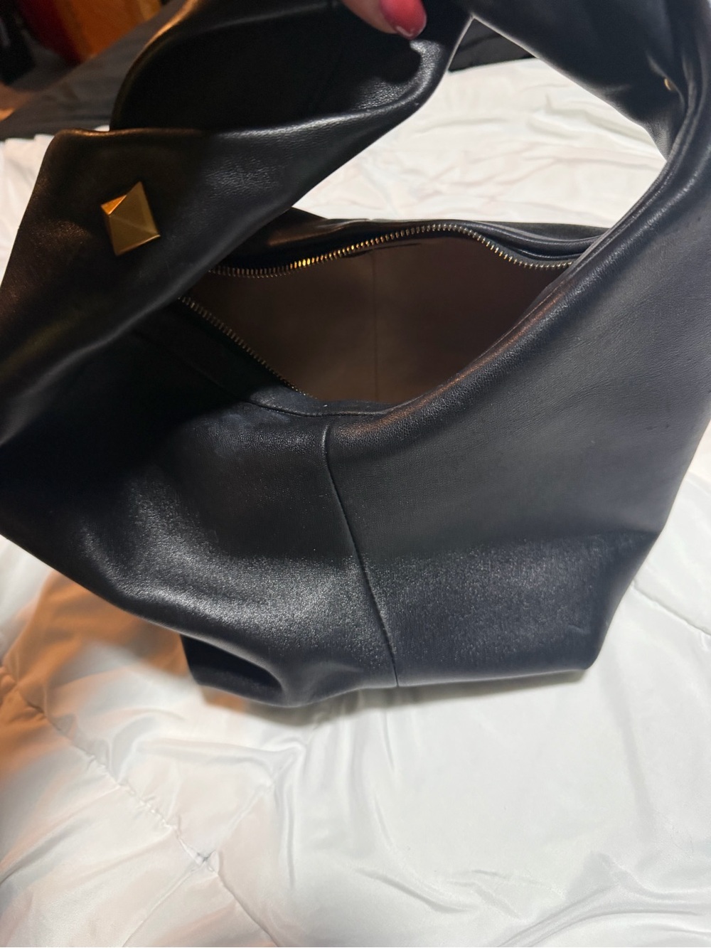 Black Leather Hobo Bag with Gold Accent
Willing to trade!